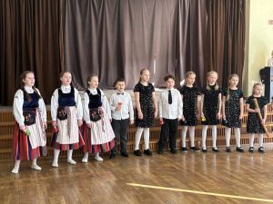 „Erasmus+“ savaitė Gedminų progimnazijoje: susitikimas per muziką ir šokį – nuotrauka
